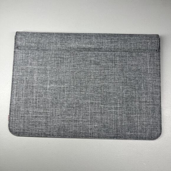 Herschel Spokane Sleeve Laptop Device Tablet Pad Magnetic Closure Gray 13 Inch - Picture 2 of 7